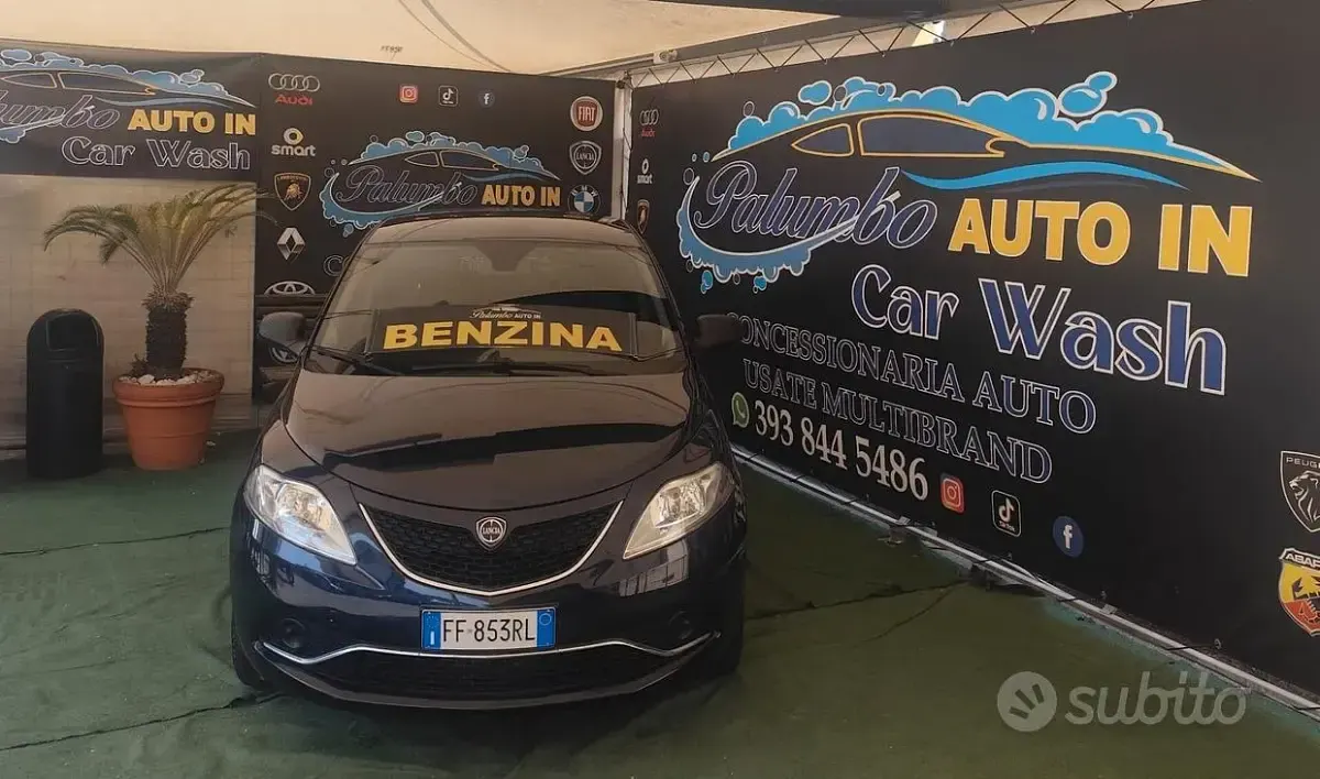 Usata Lancia Ypsilon Platinum 69 CV (50 kW) 2016 Bluazzurro Utilitaria