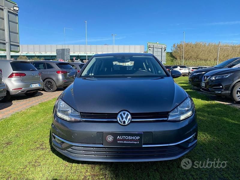 Usata VW Golf VII Trendline 91 CV (66 kW) 2017 Gray Berlina