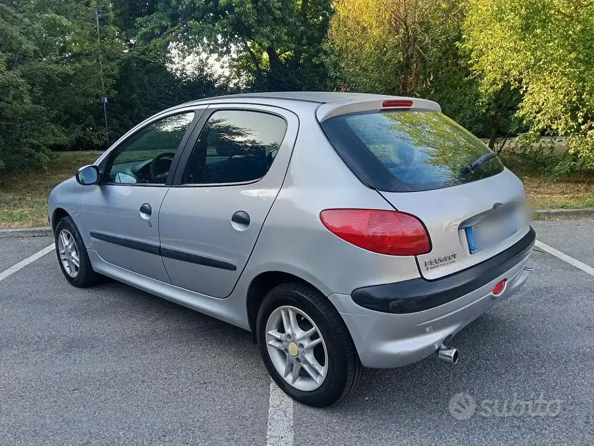 Usata Peugeot 206 75 CV (55 kW) 2000 Grigio Utilitaria