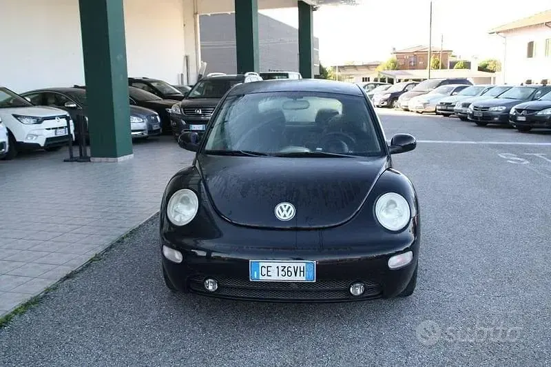 Usata VW New Beetle 102 CV (75 kW) 2003 Nero Utilitaria