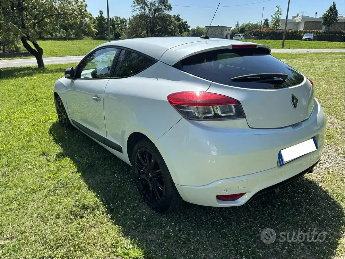 Usata Renault Mégane Coupé 130 CV (95 kW) 2011 Bianco Coupé