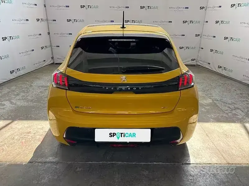 Usata Peugeot 208 GT 100 kW (136 CV) 2022 Bianco Utilitaria