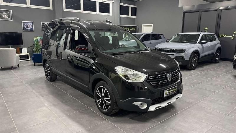 Usata Dacia Dokker Stepway 95 CV (69 kW) 2020 Nero Monovolume