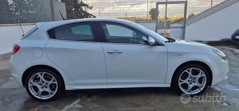 Usata Alfa Romeo Giulietta Veloce 140 CV (102 kW) 2011 Bianco Utilitaria