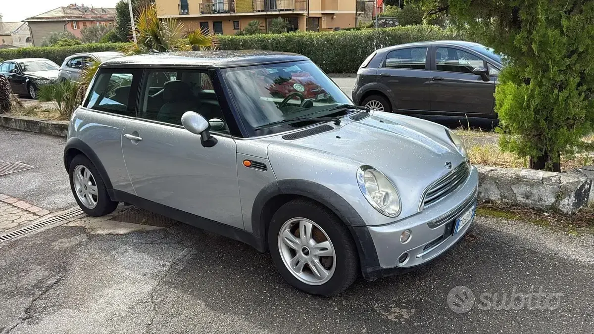 Begagnad Mini ONE 90 HK (66 kW) 2004 Grå Halvkombi
