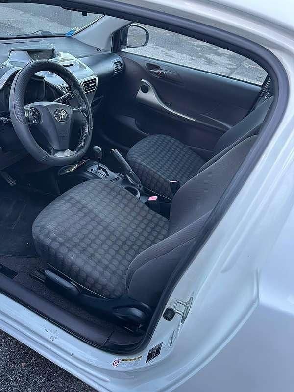Usata Toyota iQ 68 CV (50 kW) 2009 Bianco Utilitaria