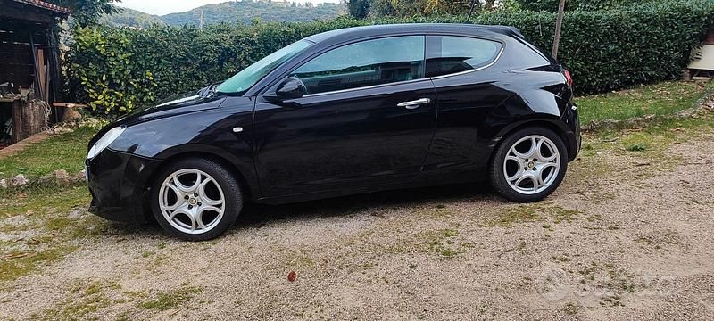 Nero Usata 2010 Alfa Romeo MiTo Due volumi | 3000 € - Immagine 1/4