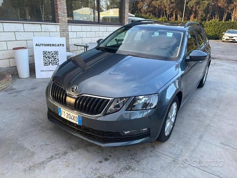 Grigio scuro Usata 2018 Skoda Octavia Station wagon | 10.990 € (Buon prezzo) - Immagine 1/4