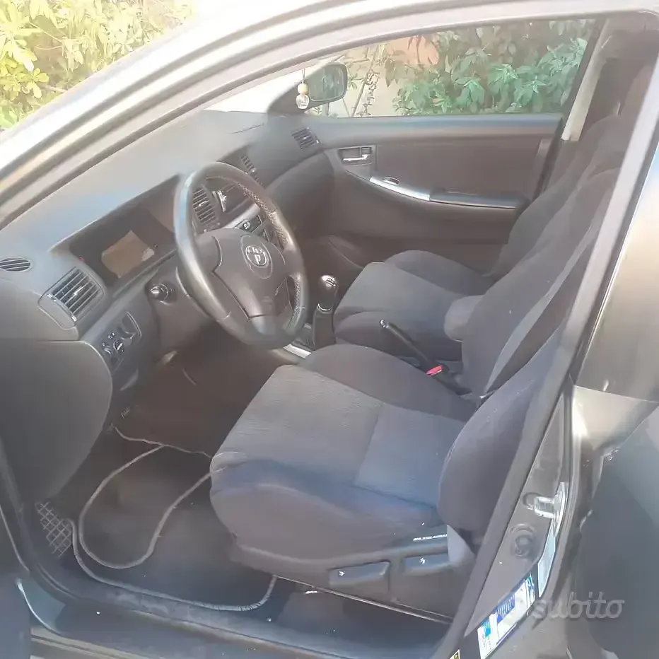 Usata Toyota Corolla 110 CV (80 kW) 2002 Grigio Berlina