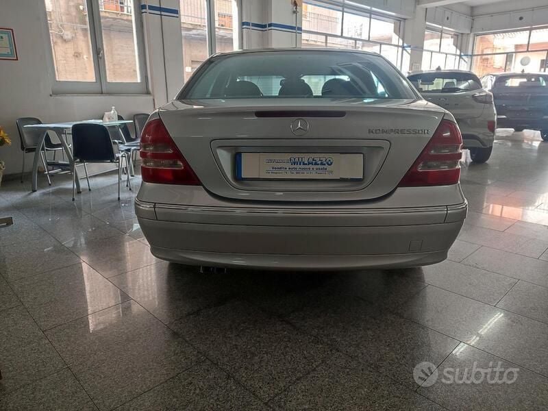 Usata Mercedes C200 Avantgarde 163 CV (119 kW) 2003 Argento Berlina