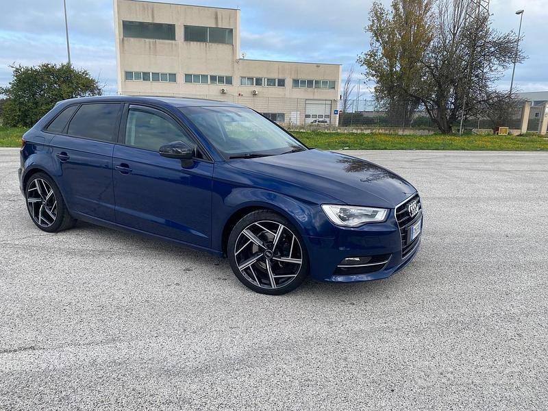 Blu Usata 2016 Audi A3 Tre volumi | 13.500 € (Buon prezzo) - Immagine 1/4