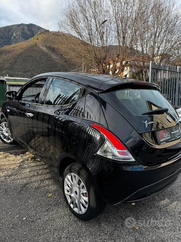 Usata Lancia Ypsilon S 95 CV (69 kW) 2012 Nero Utilitaria