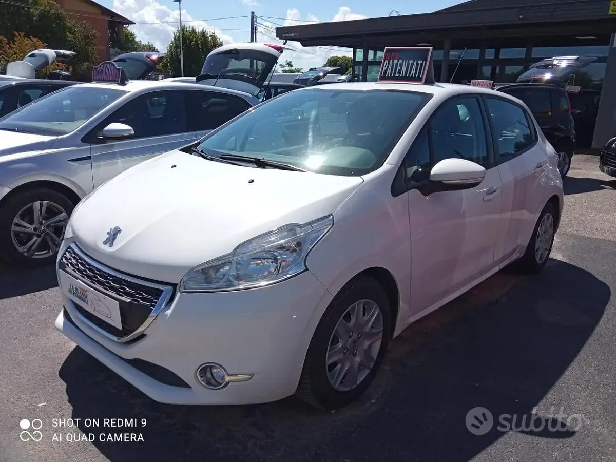 Usata Peugeot 208 Active 68 CV (50 kW) 2013 Bianco Utilitaria