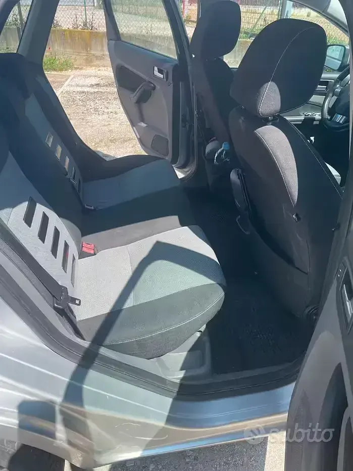 Usata Ford Focus 109 CV (80 kW) 2010 Grigio Station wagon
