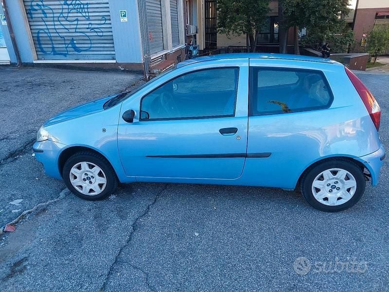 Usata Fiat Punto 2003 Blu Berlina