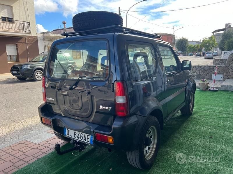 Usata Suzuki Jimny 86 CV (63 kW) 2008 Nero SUV