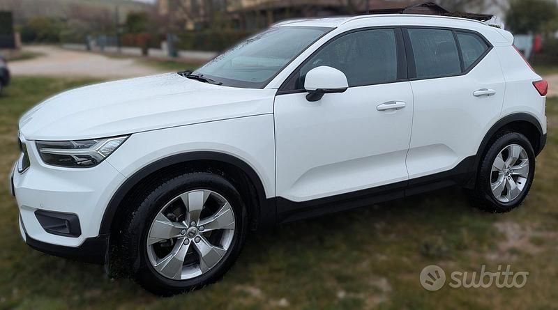 Usata Volvo XC40 Momentum 163 CV (119 kW) 2021 Bianco SUV