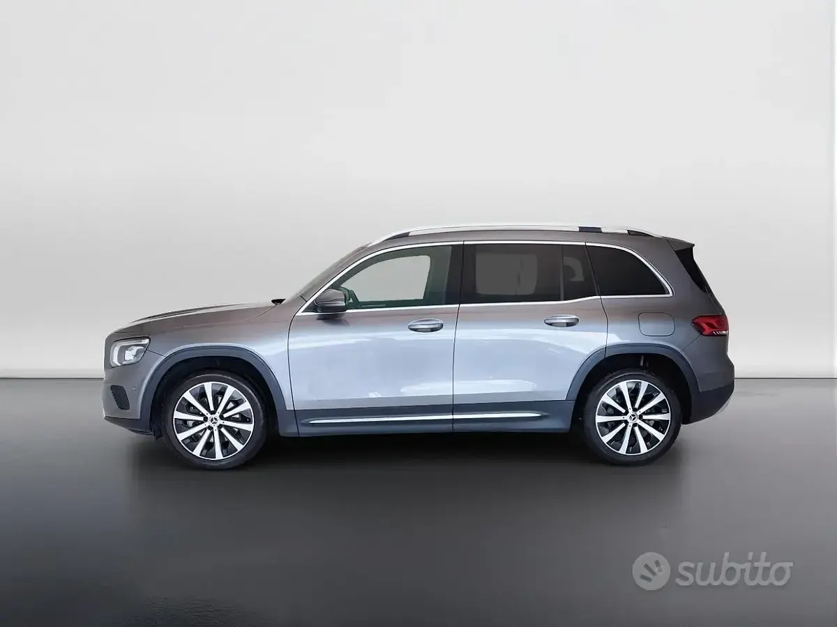 Usata Mercedes GLB200 150 CV (110 kW) 2020 Grigio SUV