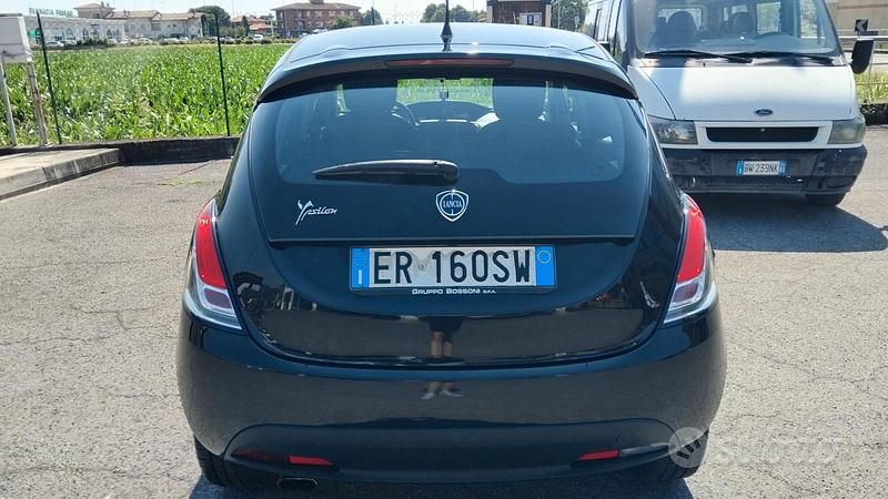 Usata Lancia Ypsilon 69 CV (50 kW) 2013 Nero Utilitaria