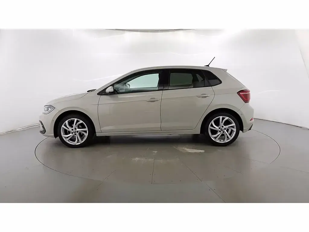 Usata VW Polo Style 95 CV (69 kW) 2023 Argento riflesso Utilitaria