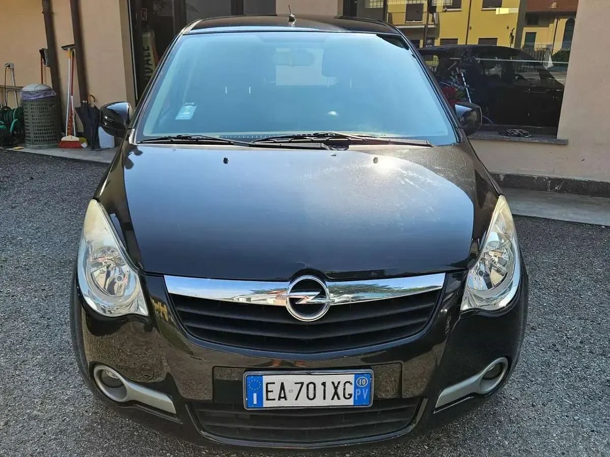 Usata Opel Agila Enjoy 68 CV (50 kW) 2010 Nero Utilitaria