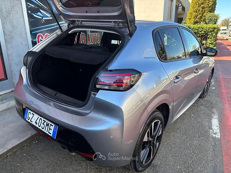 Usata Peugeot 208 Allure 130 CV (95 kW) 2025 Argento Utilitaria