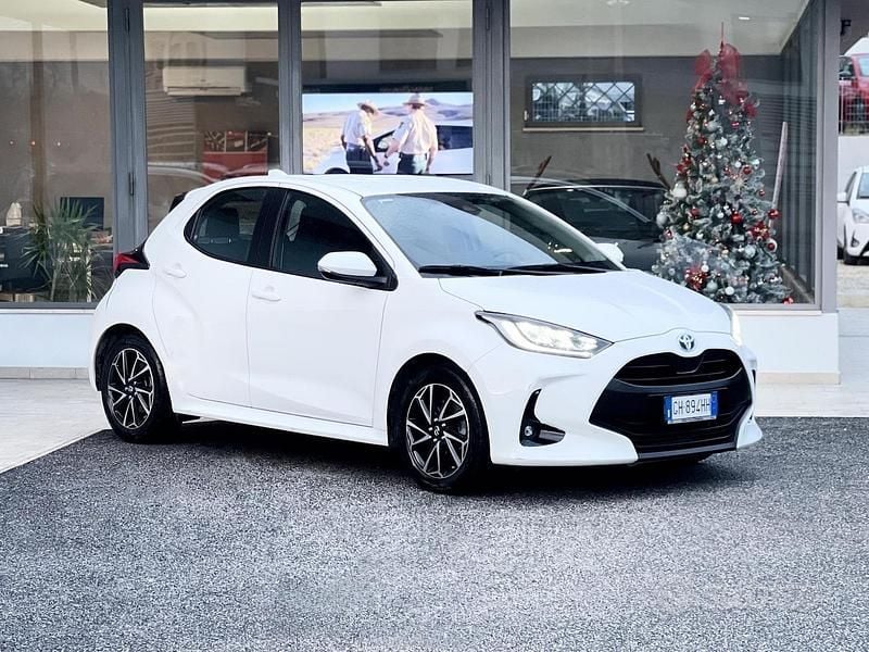Bianco Usata 2021 Toyota Yaris Hybrid Tre volumi | 16.700 € (Super prezzo) - Immagine 1/4