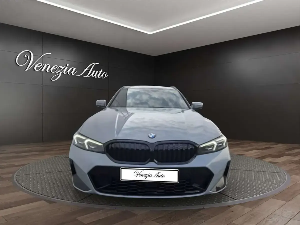 Usata BMW 330 M Sport 245 CV (180 kW) 2025 Grigio Station wagon