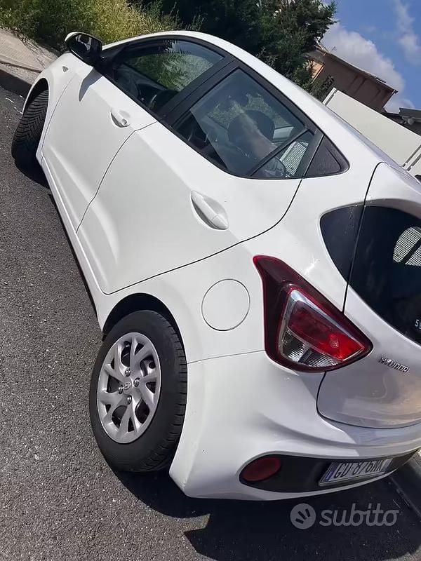 Usata Hyundai i10 67 CV (49 kW) 2019 Bianco Utilitaria