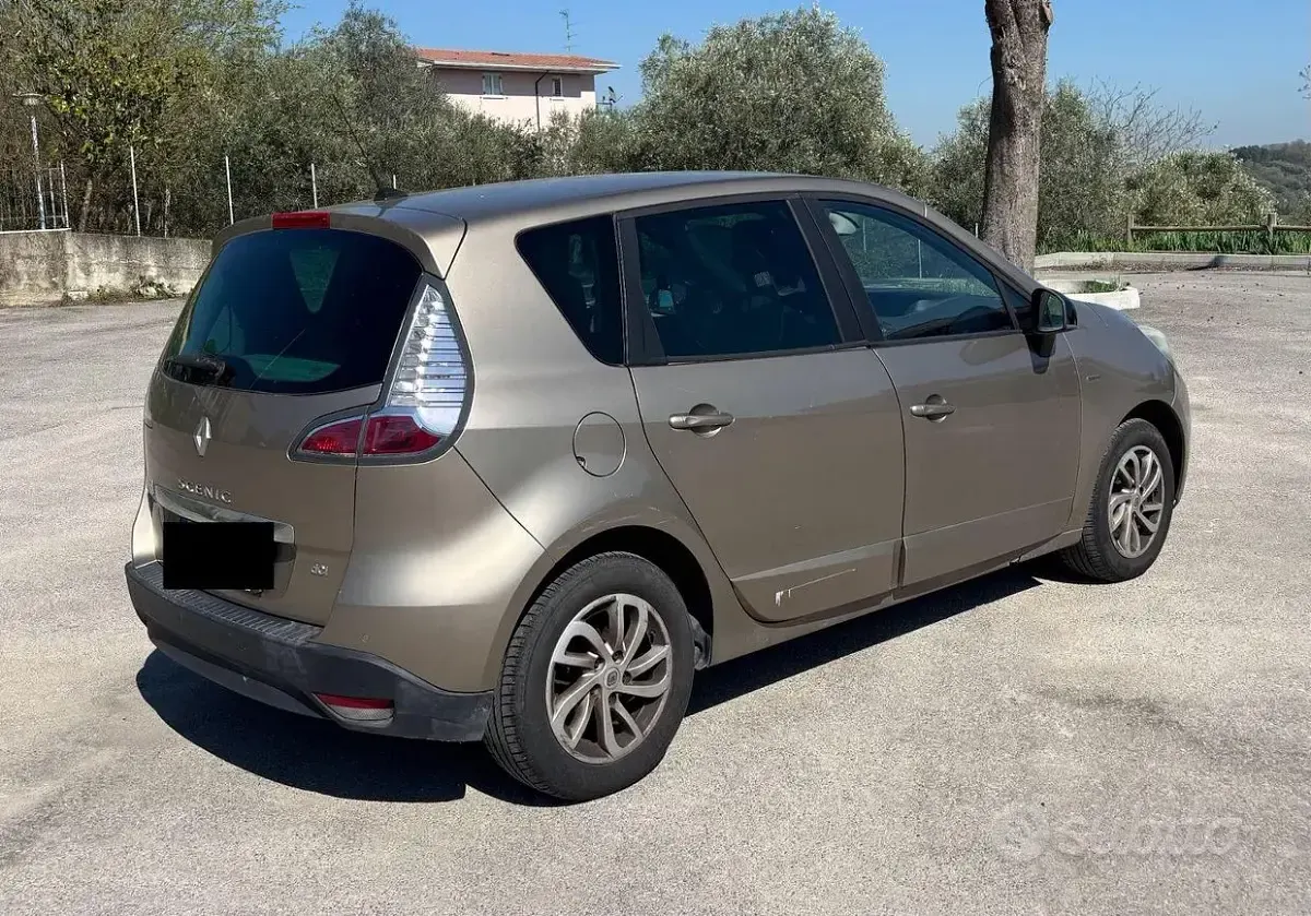 Usata Renault Scénic LIMITED 110 CV (80 kW) 2015 Monovolume
