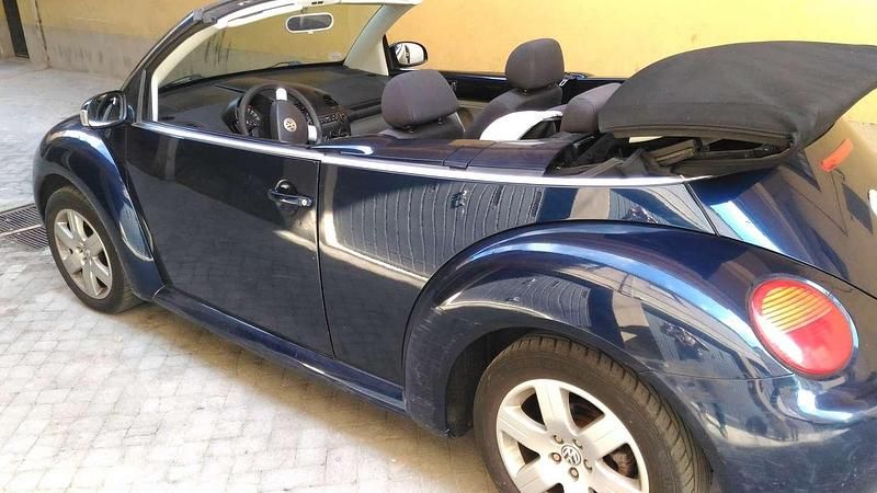 Usata VW New Beetle Cabriolet 75 CV (55 kW) 2003 Blu/azzurro Cabrio