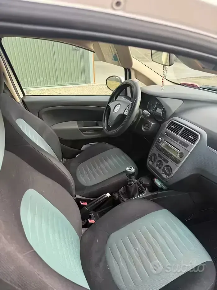 Usata Fiat Grande Punto 77 CV (56 kW) 2008 Bianco Utilitaria