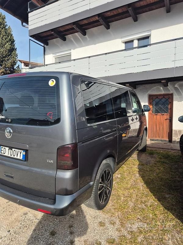 Usata VW Multivan 140 CV (102 kW) 2010 Grigio Furgone