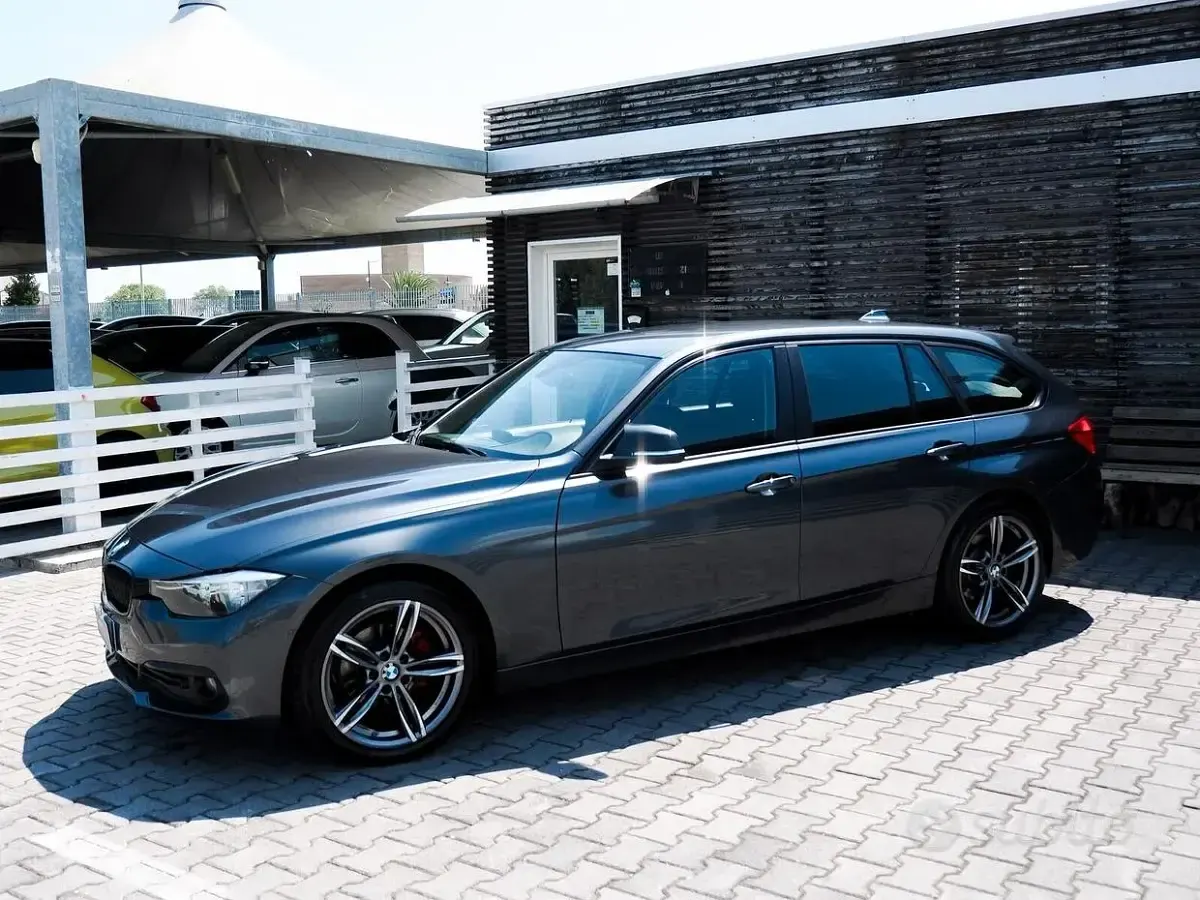 Usata BMW 318 Advantage 150 CV (110 kW) 2017 Grigio Station wagon