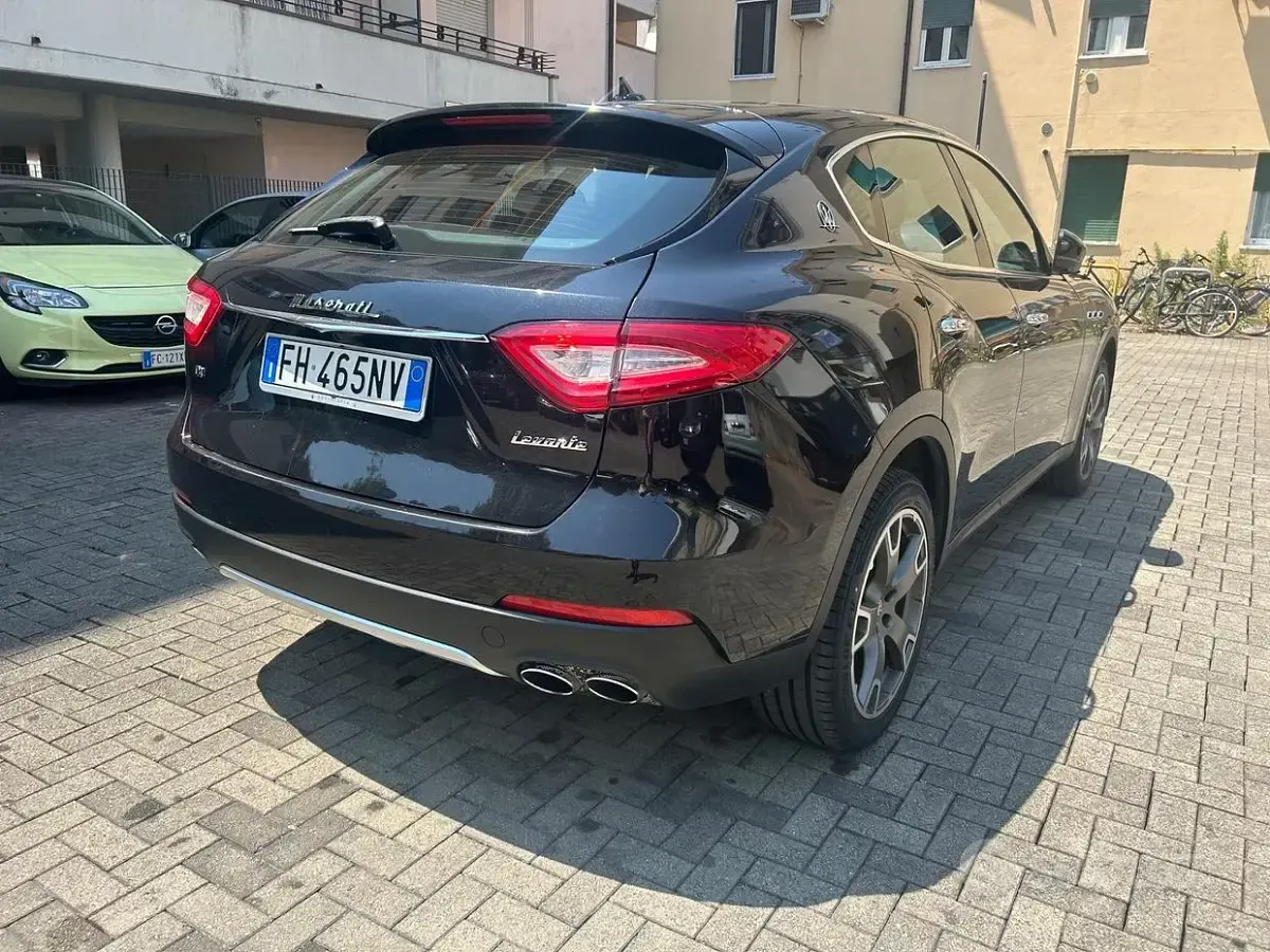 Usata Maserati GranSport 275 CV (202 kW) 2018 Nero Station wagon