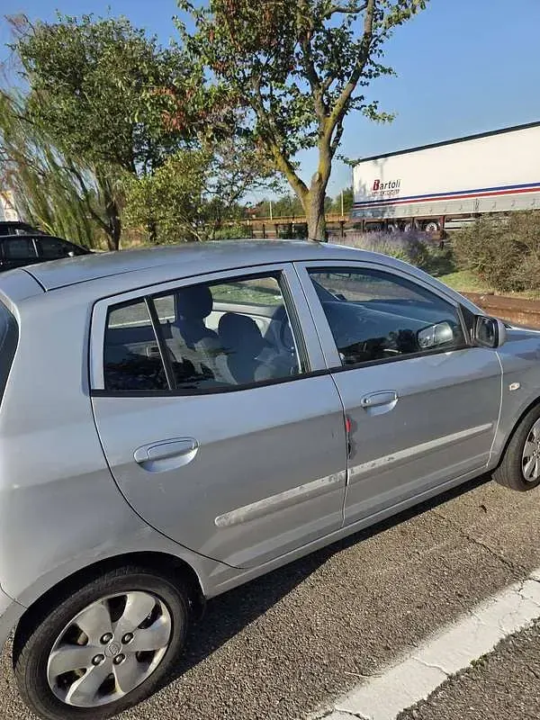 Usata Kia Picanto EX 65 CV (47 kW) 2005 Grigio Utilitaria