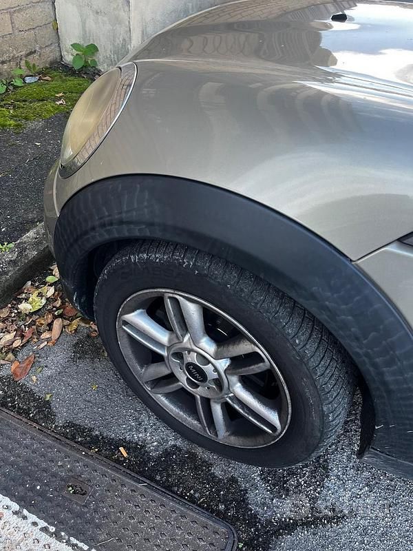 Usata Mini Cooper D 111 CV (81 kW) 2011 Oro Utilitaria