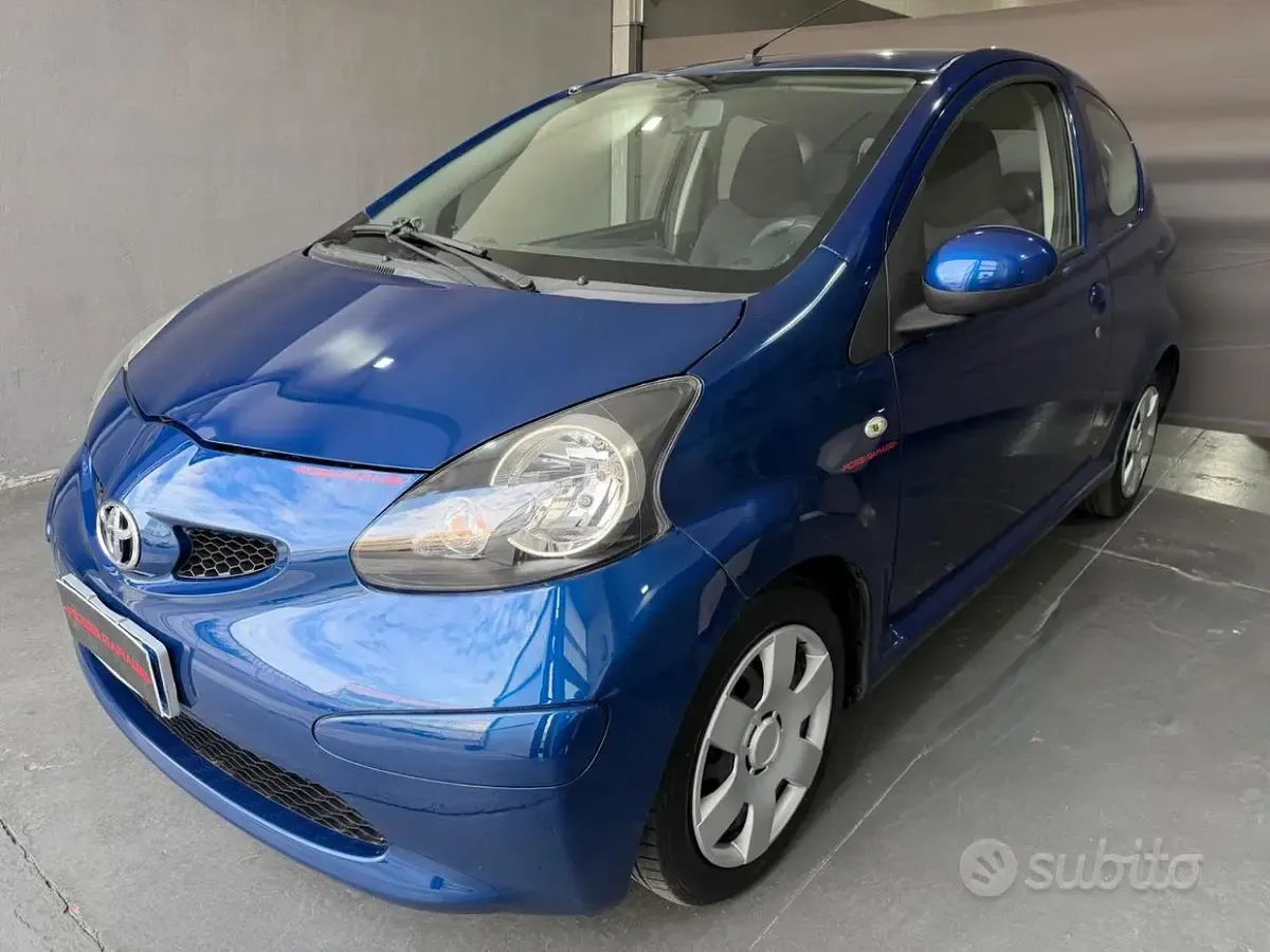 Begagnad Toyota Aygo 68 HK (50 kW) 2007 Blå Halvkombi