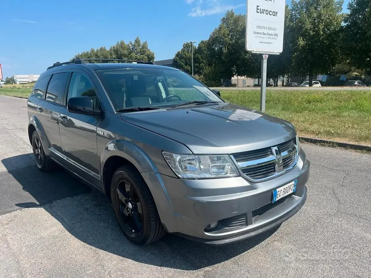 Usata Dodge Journey 140 CV (102 kW) 2010 Grigio SUV