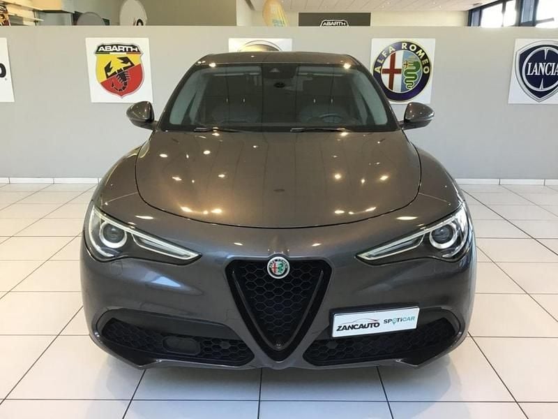 Usata Alfa Romeo Stelvio Super 210 CV (154 kW) 2019 Grigio vesuvio SUV