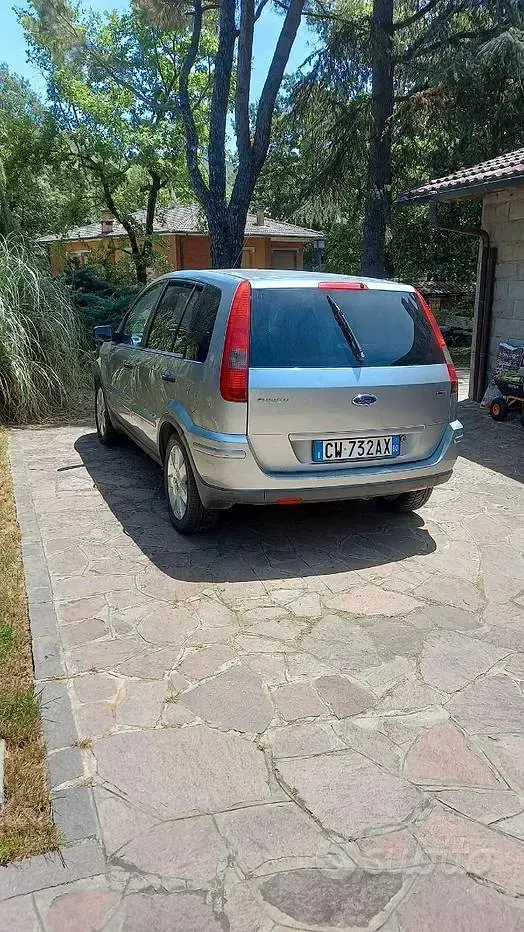 Usata Ford Fusion 68 CV (50 kW) 2005 Grigio Utilitaria