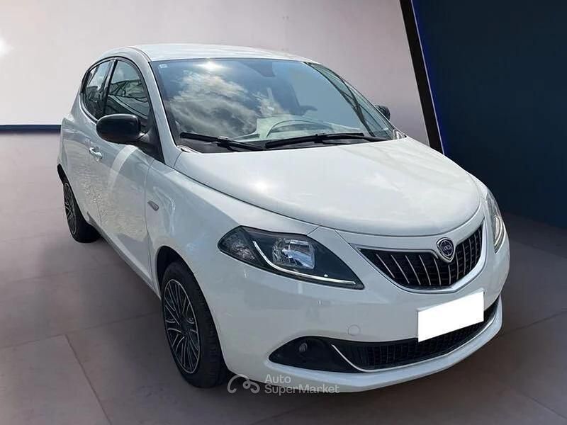 Usata Lancia Ypsilon Gold 69 CV (50 kW) 2022 Bianco Utilitaria