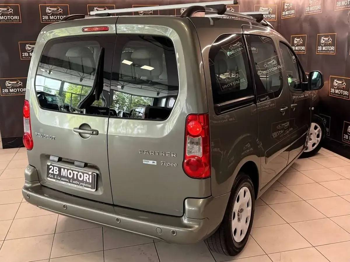 Usata Peugeot TePee Outdoor 111 CV (81 kW) 2011 Grigio Station wagon