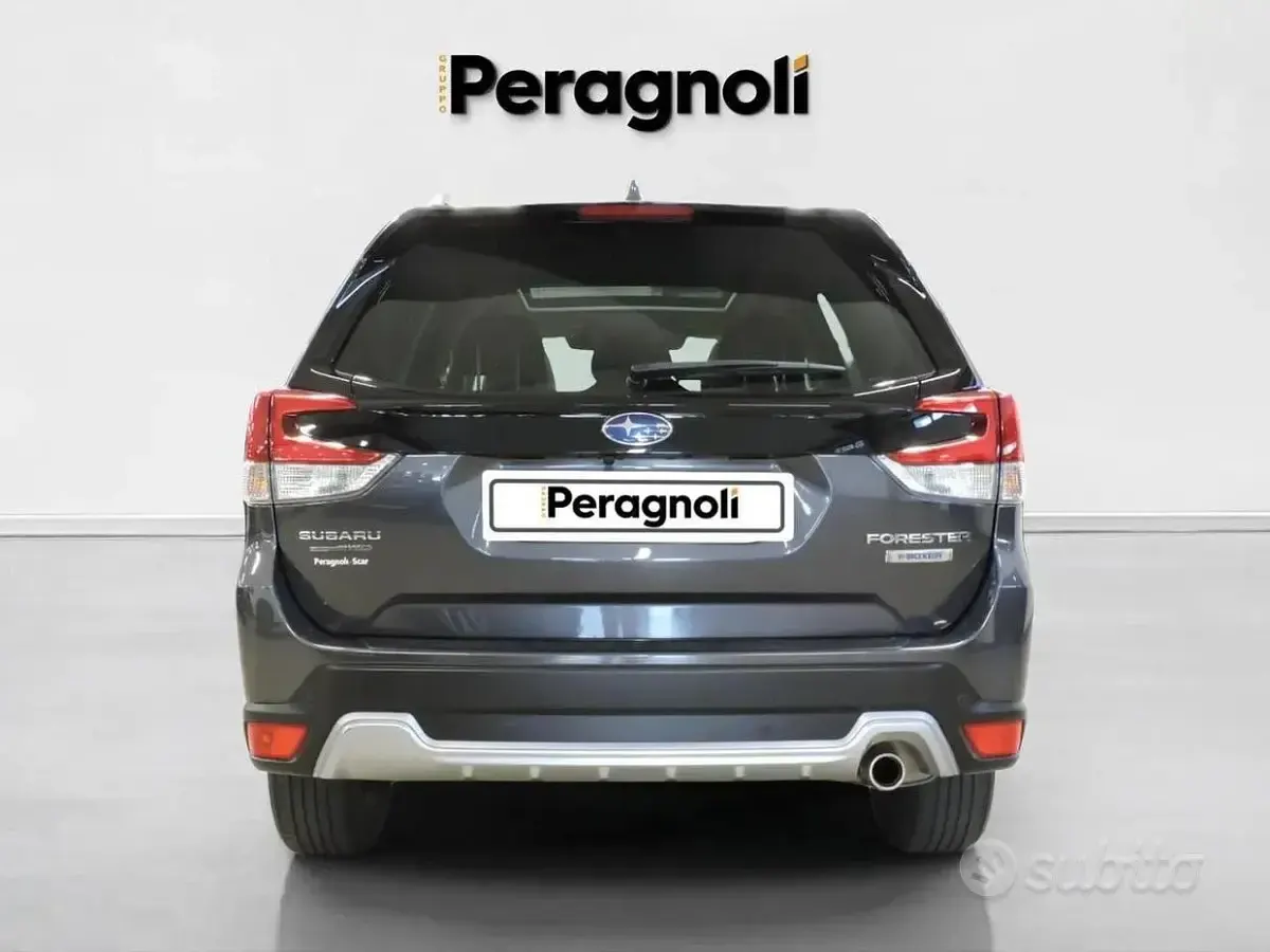 Usata Subaru Forester Premium 150 CV (110 kW) 2023 Grigio scuro SUV