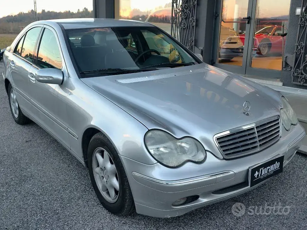 Usata Mercedes C220 Avantgarde 143 CV (105 kW) 2003 Grigio Berlina