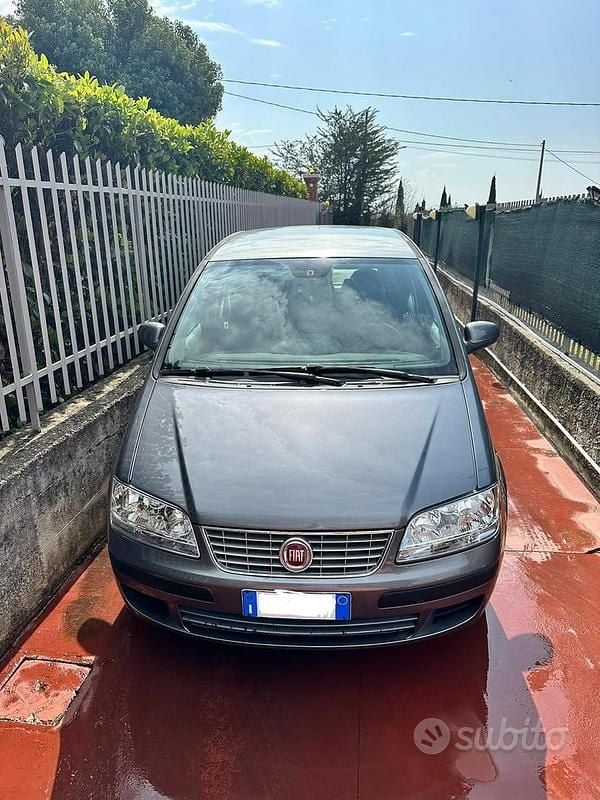 Usata Fiat Idea Emotion 95 CV (69 kW) 2011 Grigio Monovolume