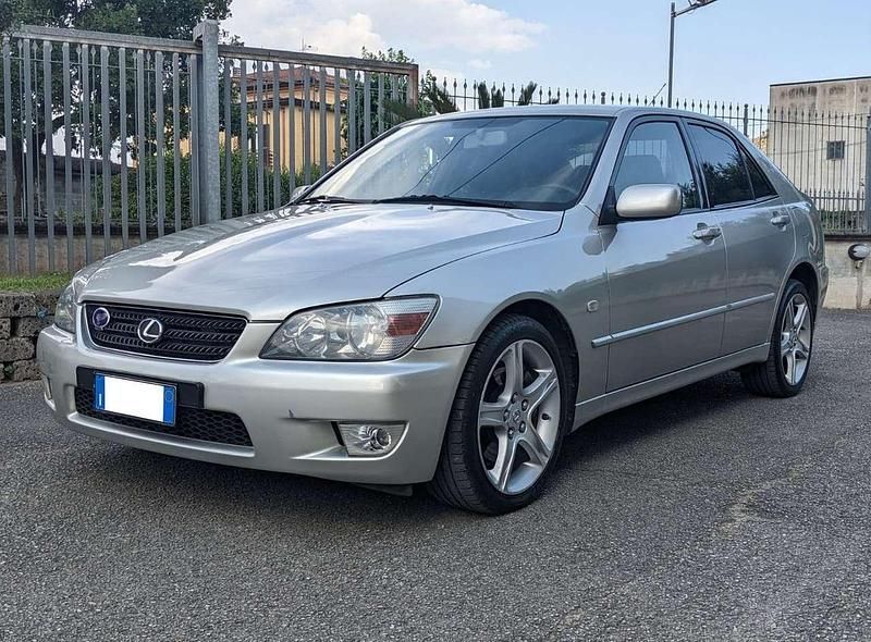 Usata Lexus IS200 155 CV (114 kW) 2001 Argento Berlina
