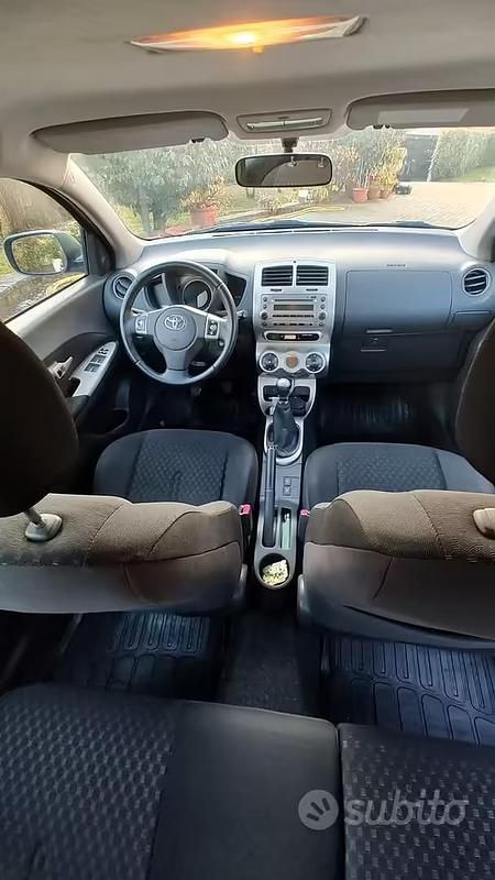 Usata Toyota Urban Cruiser Sol 90 CV (66 kW) 2009 Grigio SUV