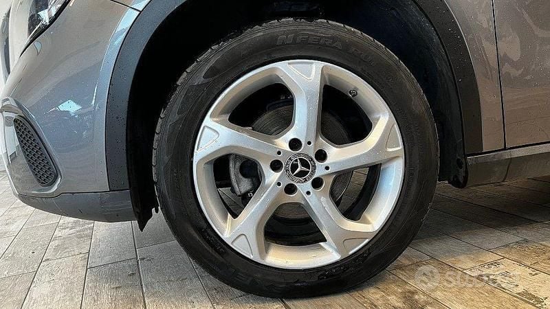Usata Mercedes GLA180 122 CV (89 kW) 2019 Antracite SUV
