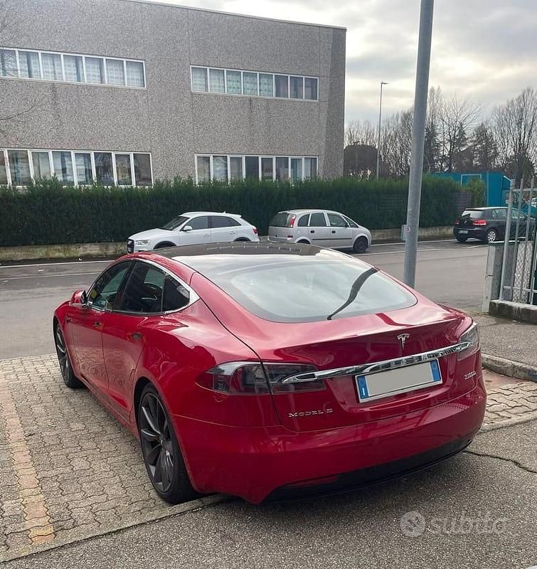 Usata Tesla Model S Performance 580 kW (789 CV) 2018 Rosso Utilitaria